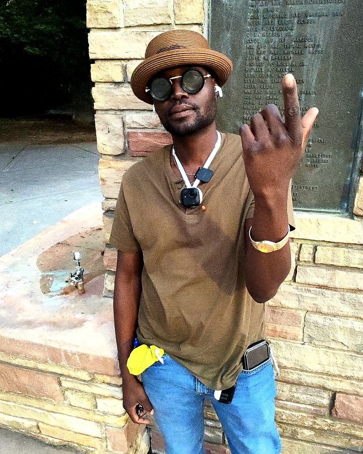 African Dundada — One Finger, One Vision